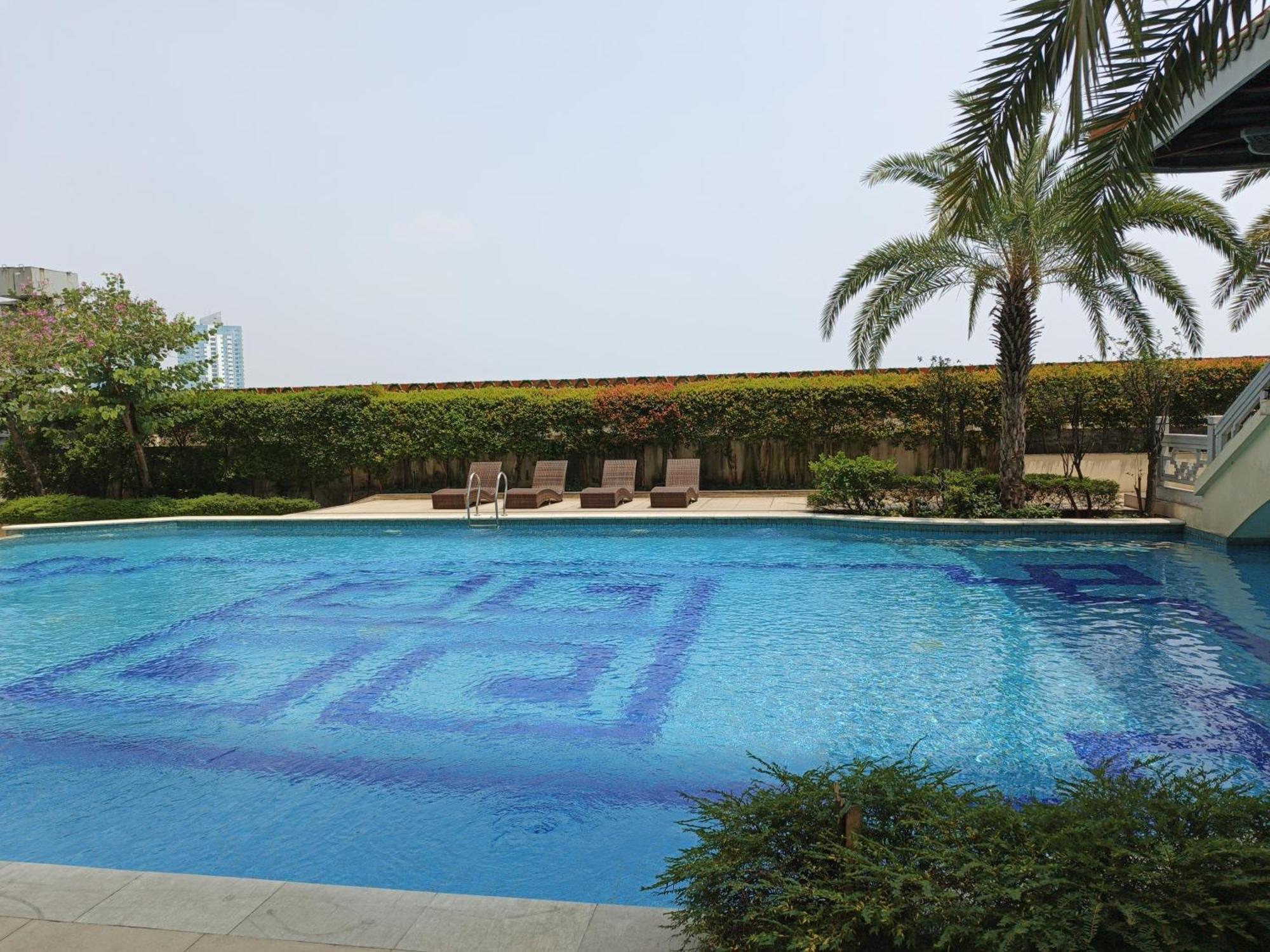 2Br Lucky Tower Residence Jakarta Old Town Top Floor Condo Exterior foto